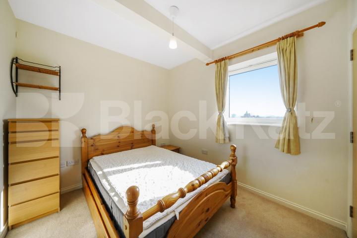 Superbly located penthouse, Inclusive of water rates & Parking Longstone Court Great Dover Steet, London Bridge